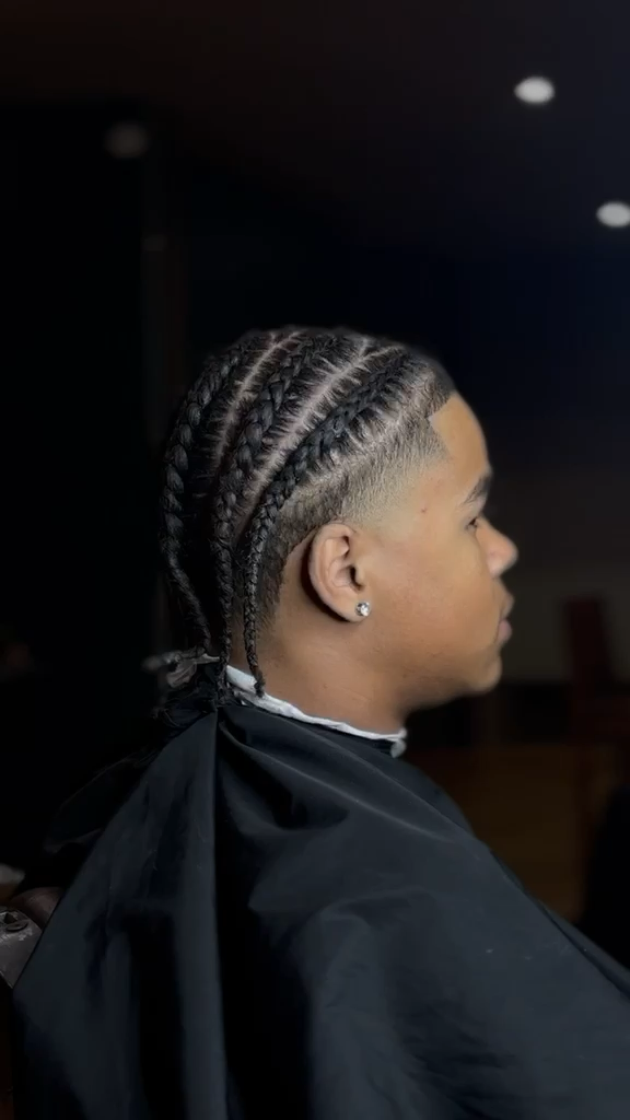Vidéo verticale d'une coupe en cours chez Barber Bink's.