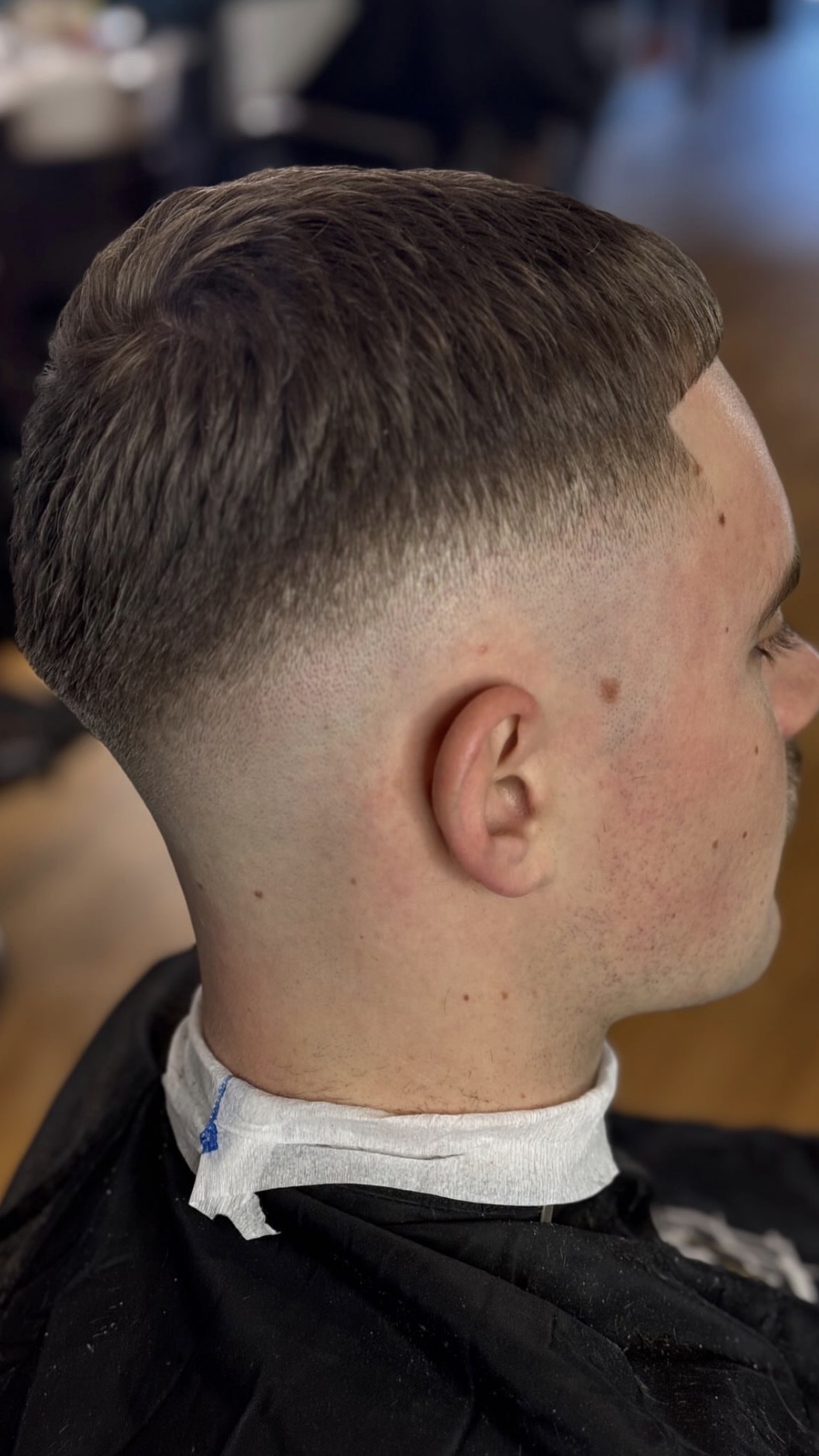 Détail coupe homme et barbe chez un barbier Poitiers.