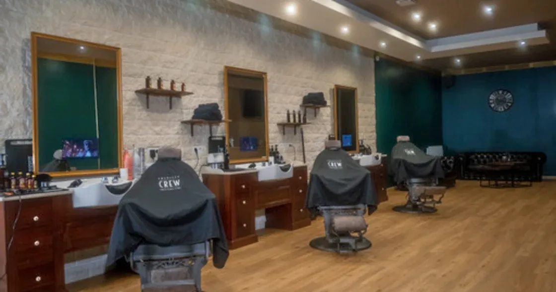 Espace fauteuil du barber shop à Poitiers en face de la gare.