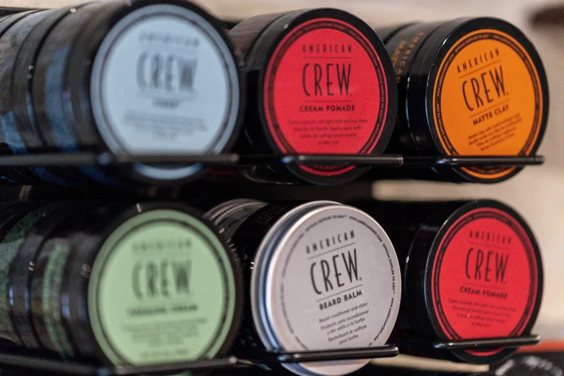 Produit de soin barbe et cheveux proposé par un barbier à Poitiers.